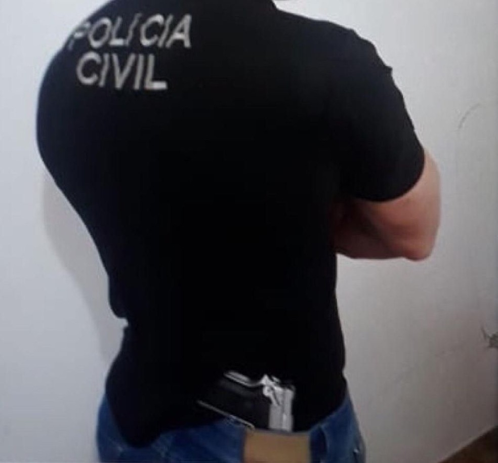 Rapaz de Jaú se passava por policial civil nas redes sociais — Foto: Polícia Civil / Divulgação 