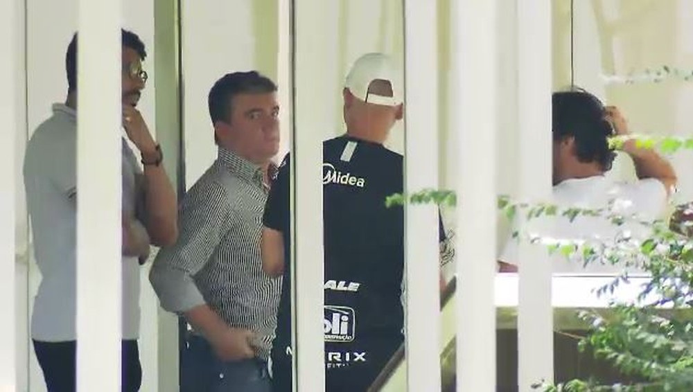 Corinthians em ebulição. Oposição pede reprovação de contas. Andrés responde que pode antecipar eleição