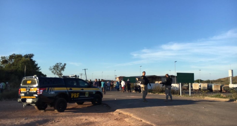 Fronteira da Venezuela com o Brasil segue fechada nesta segunda-feira (25) — Foto: Emily Costa/G1