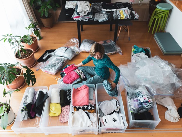 4 sinais de que você tem muita coisa acumulada em casa (e dicas para desapegar e organizar os itens) (Foto: Getty Images)