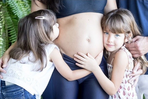 Kyra Gracie com as filhas, Arya e Kyara (Foto: Reprodução/Instagram)