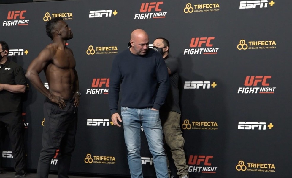 Spider Vai Ao Banheiro E Deixa Uriah Hall E Dana Esperando Antes Da Sua Ultima Encarada No Ufc Combate Ge