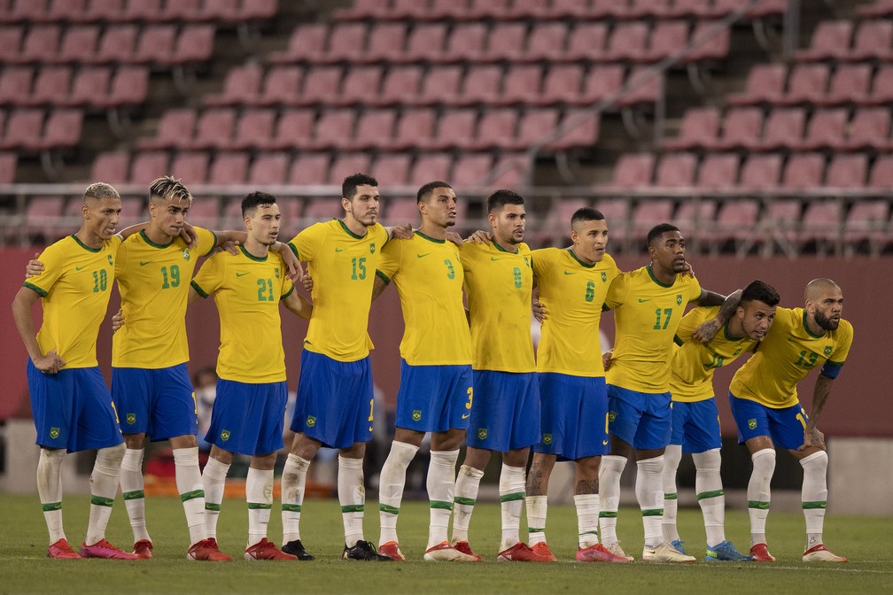 Jogadores da seleção brasileira unidos durante pênaltis na semifinal olímpica — Foto: Lucas Figueiredo / CBF