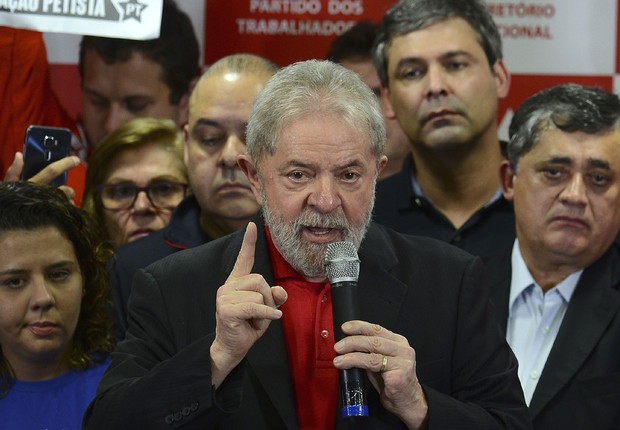 O ex-presidente Luiz Inácio Lula da Silva fala sobre a condenação por corrupção pelo juiz federal Sérgio Moro (Foto: Rovena Rosa/Agência Brasil)