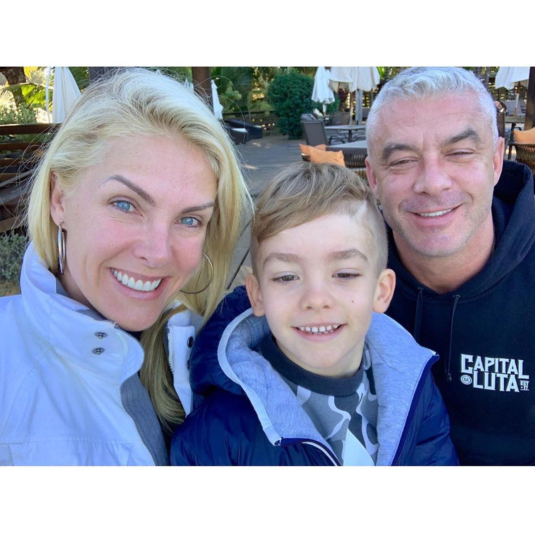 Ana Hickmann com o filho e o marido (Foto: Instagram/ Reprodução)