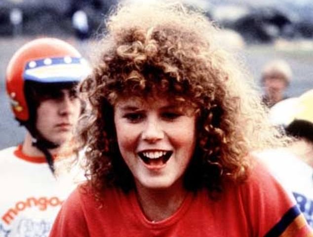 A atriz Nicole Kidman em cena de Bicicletas Voadoras (1983) (Foto: Reprodução)
