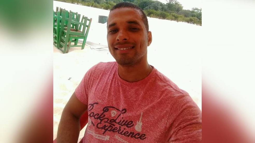 Everson AndrÃ©, de 30 anos, nÃ£o resistiu aos ferimentos e morreu no local do acidente â€” Foto: ReproduÃ§Ã£o/Redes Sociais