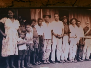 Na adolescência, José Rico (ao lado da criança) foi para o Paraná com a família (Foto: Reprodução/ TV Asa Branca)