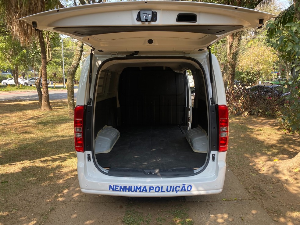 JAC E-JV 5.5 tem 5.500 litros de volume de carga (5,5 m³) e o furgão consegue transportar até 805 kg de carga útil. — Foto: Divulgação