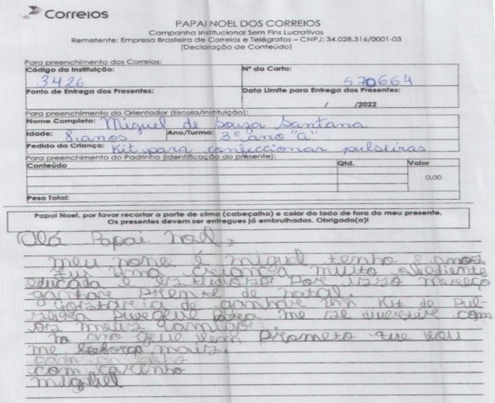 Miguel de Souza, de 8 anos, quer um kit para confeccionar pulseiras  — Foto: Foto: Correios/Reprodução 