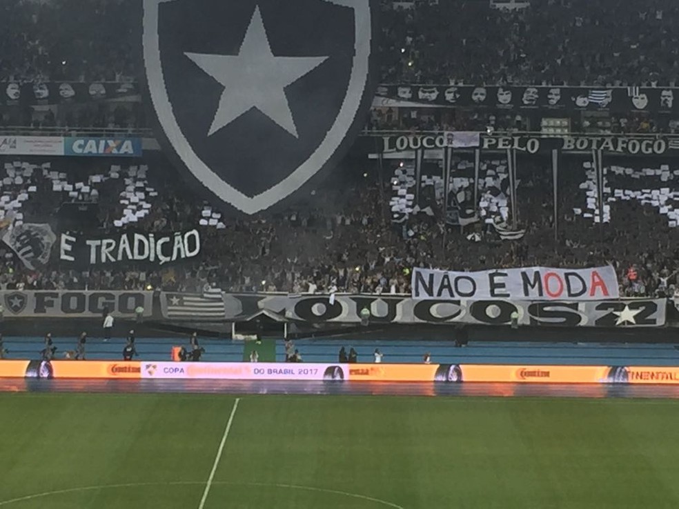 botafogo torcida é tradição não é moda (Foto: Gustavo Rotstein / GloboeEsporte.com)