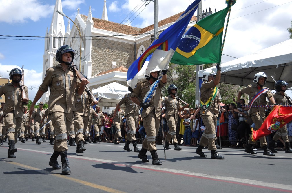 Desfile Militar em homenagem ao 7 de Setembro, em Petrolina (Foto: Emerson Rocha / G1)