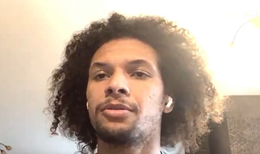Jogador Willian Arão, ex-Flamengo, atualmente no Fenerbahçe, relata situação da Turquia após terremoto  — Foto: GloboNews/Reprodução