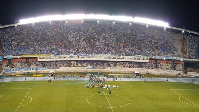 Mosaico foi mostrado na entrada dos times em campo