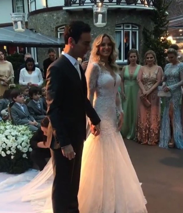 Ticiane Pinheiro e César Tralli se casam em Campos do Jordão (Foto: Reprodução/Instagram)