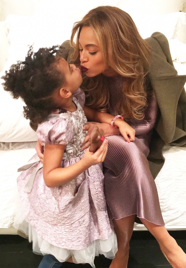 Beyoncé e Blue Ivy (Foto: Reprodução/Beyonce.com)