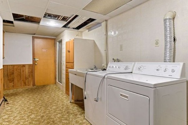 Um dos quartos do abrigo nuclear colocado à venda nos EUA (Foto: Divulgação)