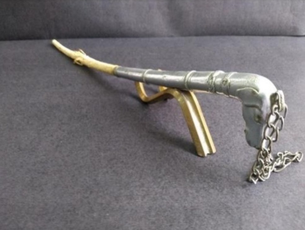 Chicote de cavalo pertencia a Baronesa de Água Branca — Foto: IHGAL