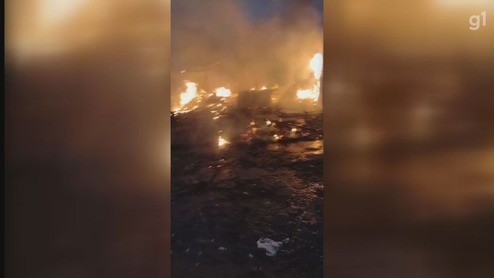 Incêndio atinge residências em comunidade no litoral de SP; VÍDEO
