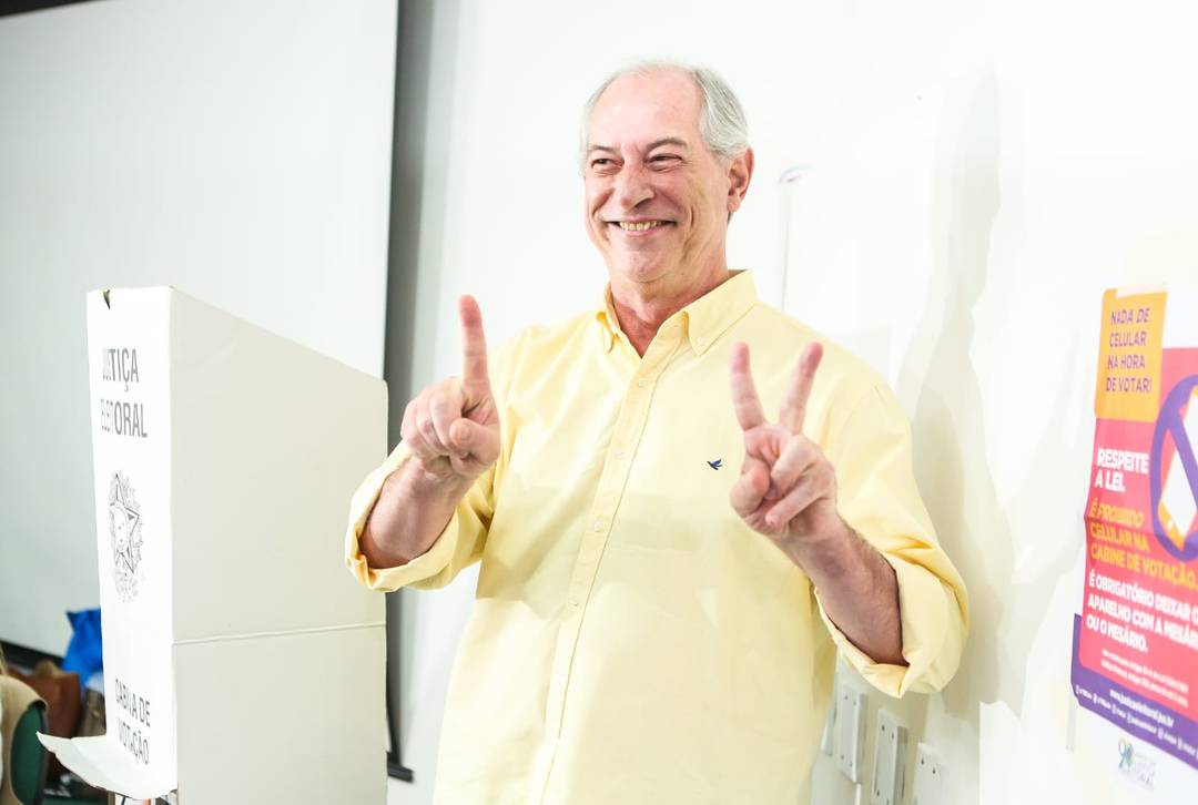 Ciro Gomes vota em Fortaleza