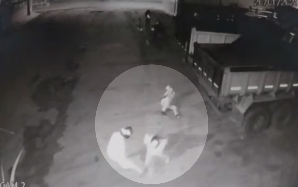 Vigilante de 76 anos mata um suspeito, atira em outro e impede furto em Jataí, Goiás — Foto: Reprodução/TV Anhanguera