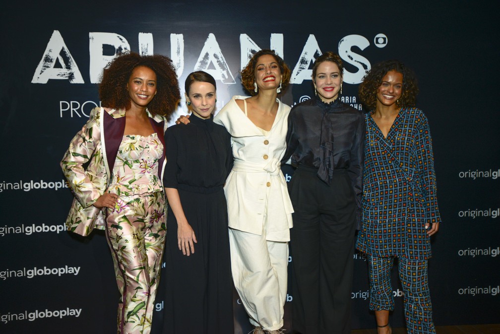 TaÃ­s AraÃºjo, DÃ©bora Falabella, Camila Pitanga, Leandra Leal e ThainÃ¡ Duarte posam para fotos na coletiva de imprensa de "Aruanas", em SÃ£o Paulo â Foto: DivulgaÃ§Ã£o