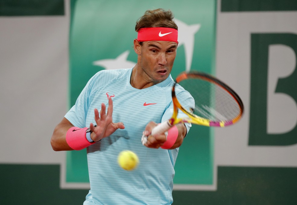 Rafael Nadal contra Novak Djokovic na final de Roland Garros — Foto: REUTERS