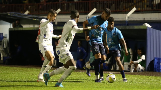 Azuriz e Bahia se enfrentaram nesta terça, no Estádio os Pioneiros