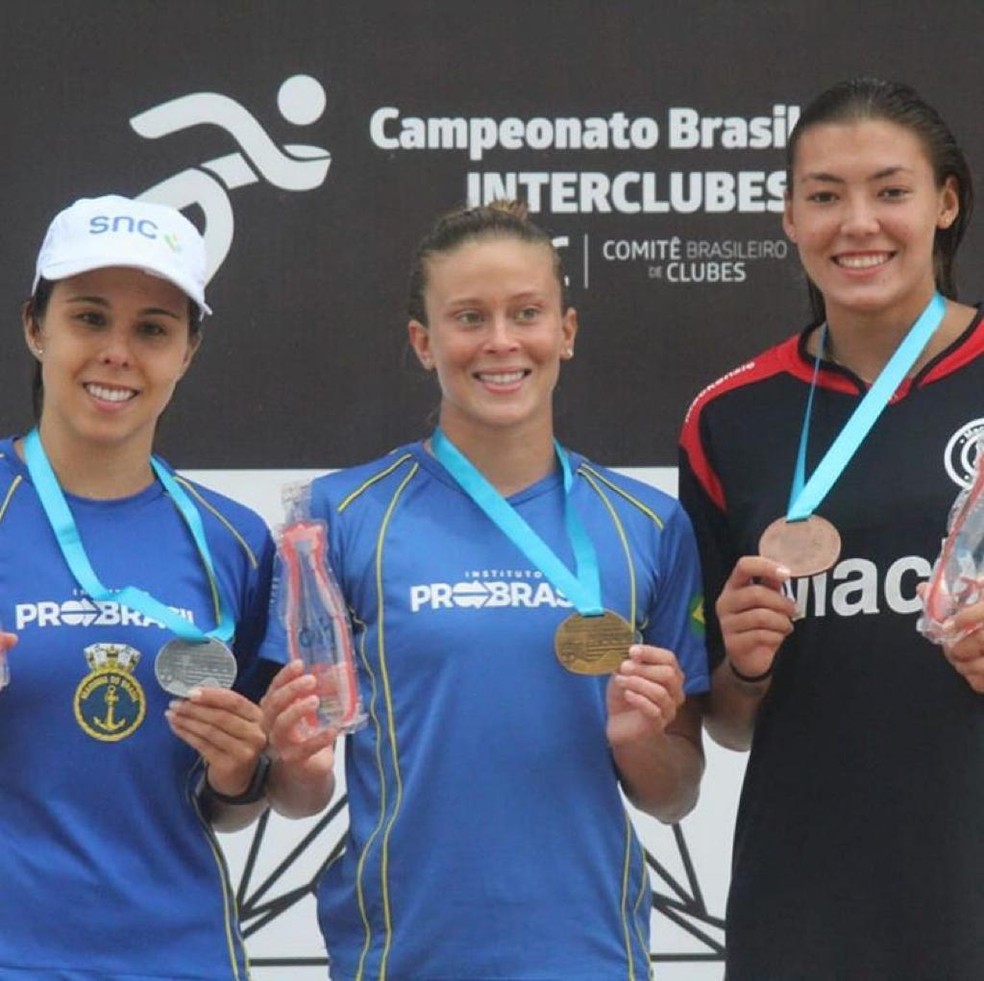 Luana Lira no lugar mais alto do pódio em competição disputada no Rio de Janeiro — Foto: Divulgação