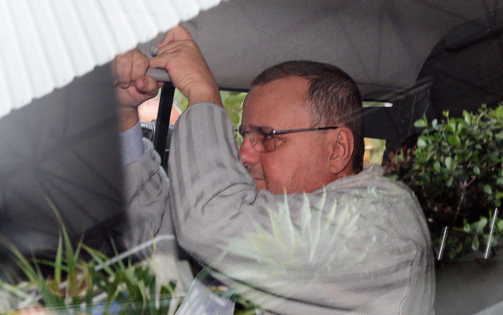 Preso, o ex-ministro Geddel Vieira Lima é conduzido da 10ª Vara da Justiça Federal de Brasília para o Complexo Penitenciário da Papuda — Foto: Dida Sampaio, Estadão Conteúdo