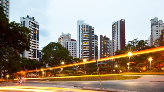 PPP prevê economia na conta de luz e redução na emissão de CO₂ em Curitiba