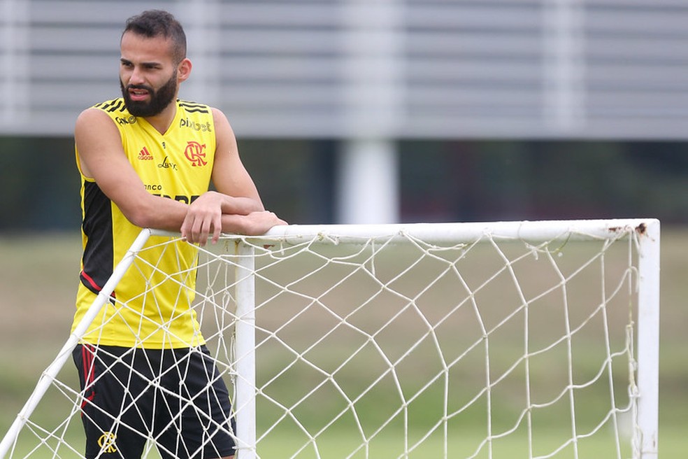 Thiago Maia em treinamento nesta quinta, no Ninho &mdash; Foto: Gilvan de Souza / CRF