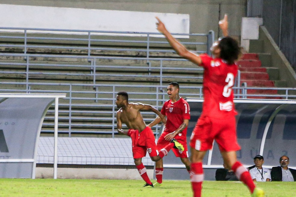Willie comemora gol no jogo contra o Criciúma — Foto: Ailton Cruz / Gazeta de Alagoas