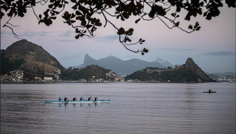 Praia de São Francisco, em Niterói: cidade universalizou os serviços de saneamento