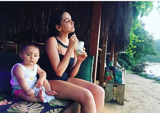 Taína Muller posa com o filho e brinca (Foto: Reprodução/Instagram)