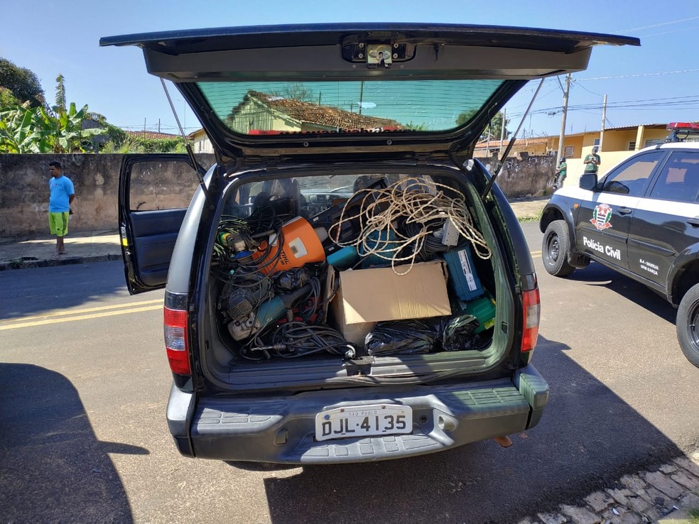 Material recolhido lotou quatro viaturas polícia — Foto: Polícia Civil/Divulgação