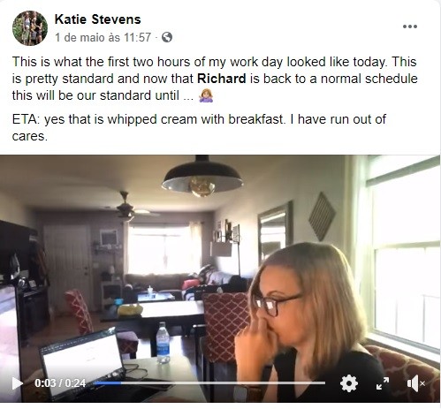 Katie Stevens registrou duas horas do seu home office com os três filhos (Foto: Reprodução/Facebook/Katie Stevens)
