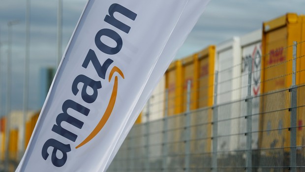 Bandeira da Amazon em centro de logística da empresa  (Foto: Thilo Schmuelgen/Reuters)