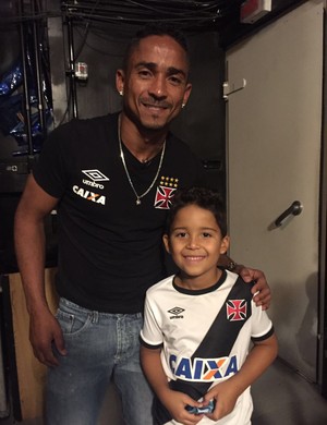 Jorge Henrique, do Vasco, ao lado do filho nos bastidores do programa "Seleção SporTV" (Foto: Ida Sandes)