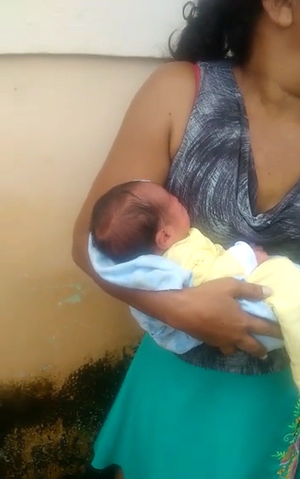 CrianÃ§a foi encontrada dentro de bolsa no bairro Cidade OperÃ¡ria em SÃ£o LuÃ­s. â€” Foto: ReproduÃ§Ã£o/Redes Sociais