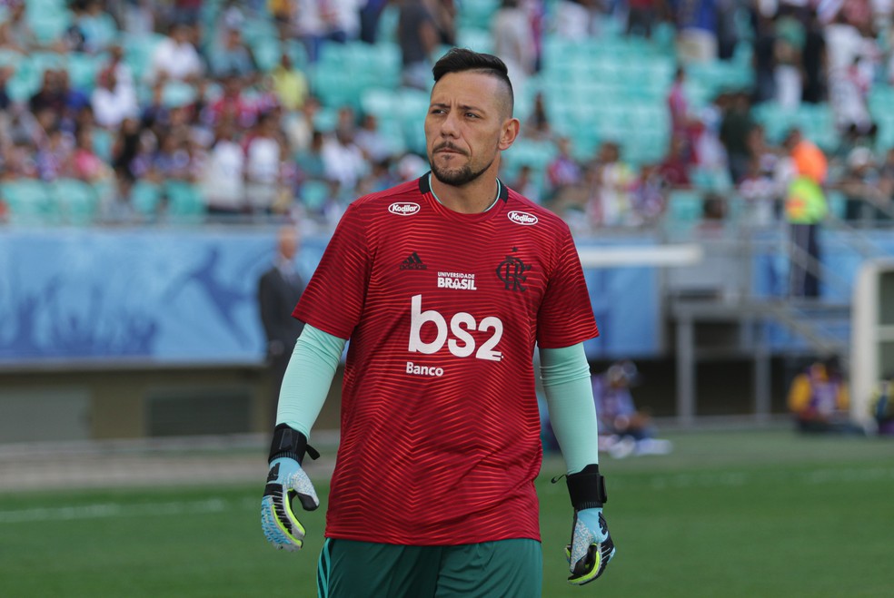 Diego Alves durante o aquecimento para o jogo contra o Bahia &mdash; Foto: TIAGO CALDAS/FOTOARENA/ESTAD&Atilde;O CONTE&Uacute;DO