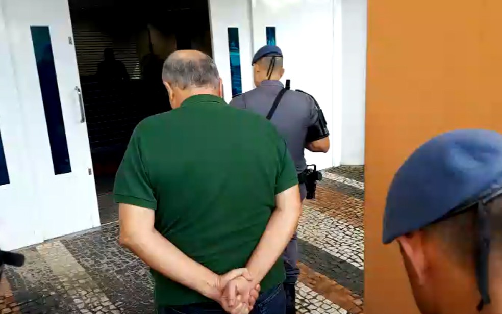 Ex-diretor da Prefeitura Anésio Corat Júnior é preso na segunda fase da Operação Ouro Verde, em Campinas (Foto: André Natale/EPTV)