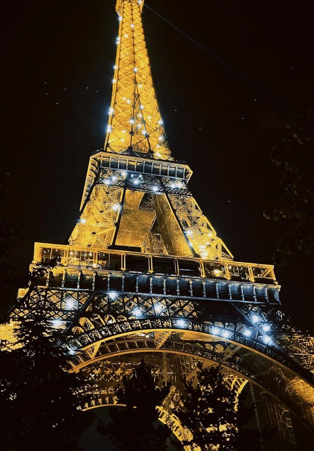 Camila Queiroz relembra viagem para Paris com Maísa (Foto: Reprodução/Instagram)