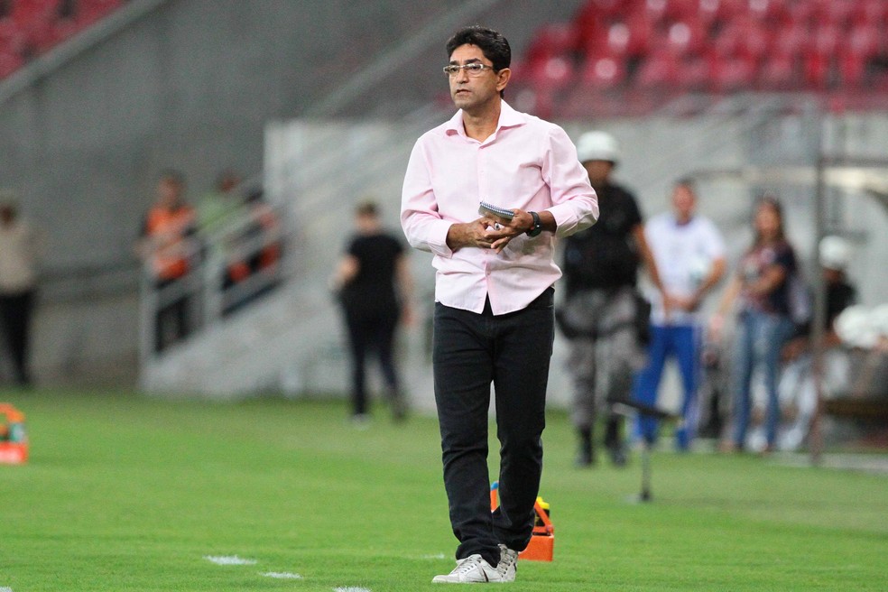 Sérgio China, novo técnico do Parnahyba (Foto: Marlon Costa / Pernambuco Press)