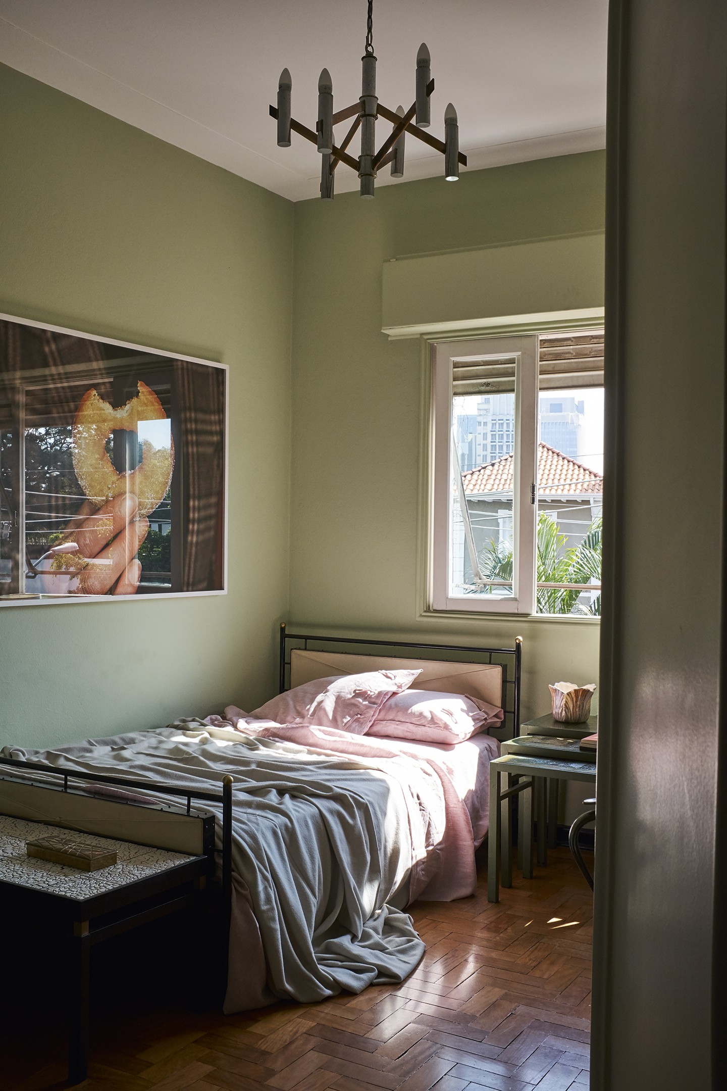 Azul, verde e rosa dão tom suave e nostálgico a apartamento paulistano (Foto: Ilana Bessler/Habitado)