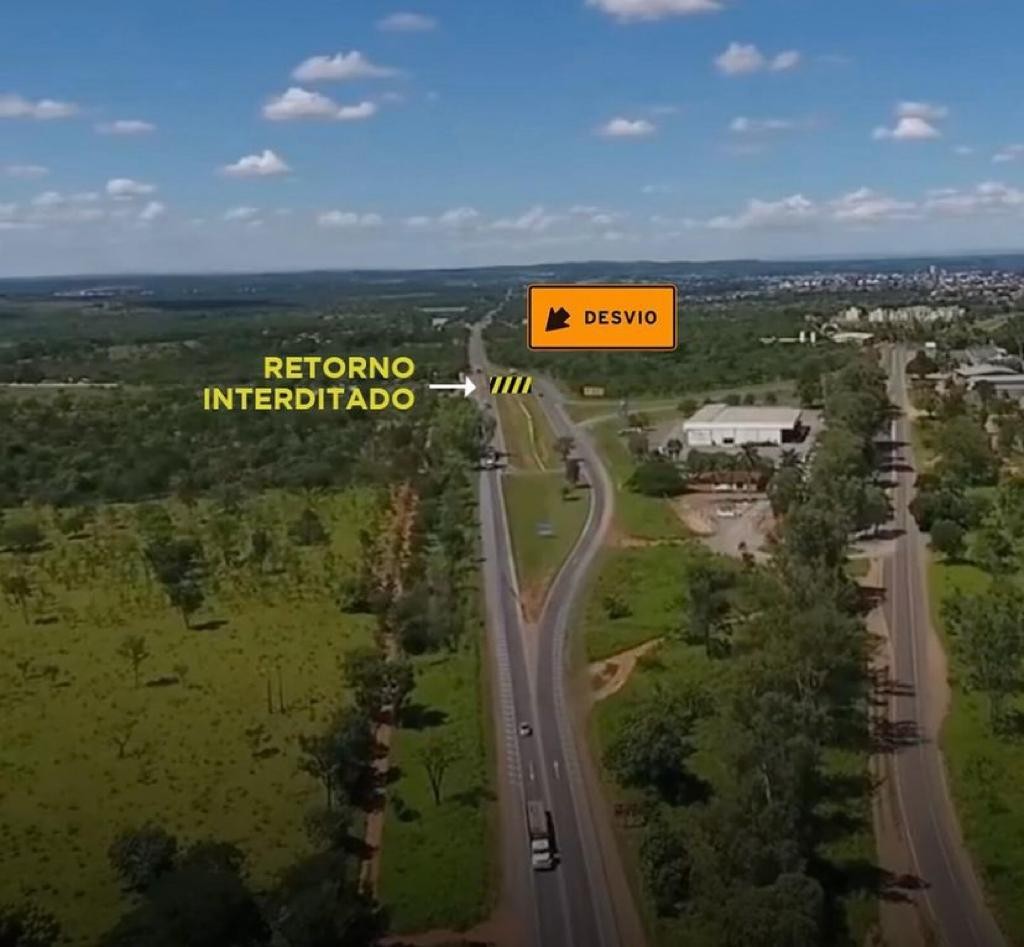 Trânsito na BR-135, em Curvelo, é alterado para obras