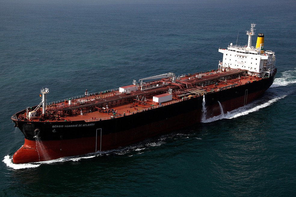 Navio da Transpetro com 12 tripulantes com Covid-19 no Porto de São Sebastião, SP. — Foto: Divulgação/Transpetro