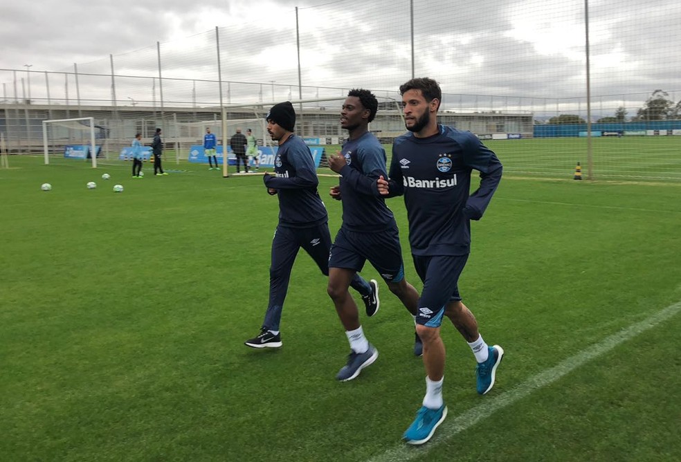 Juninho Capixaba participa de atividade no Grêmio  (Foto: Eduardo Moura)