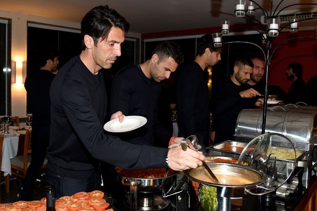 Seleção da Itália se seve em jantar na Casa Azzurri (Foto: Getty Images)