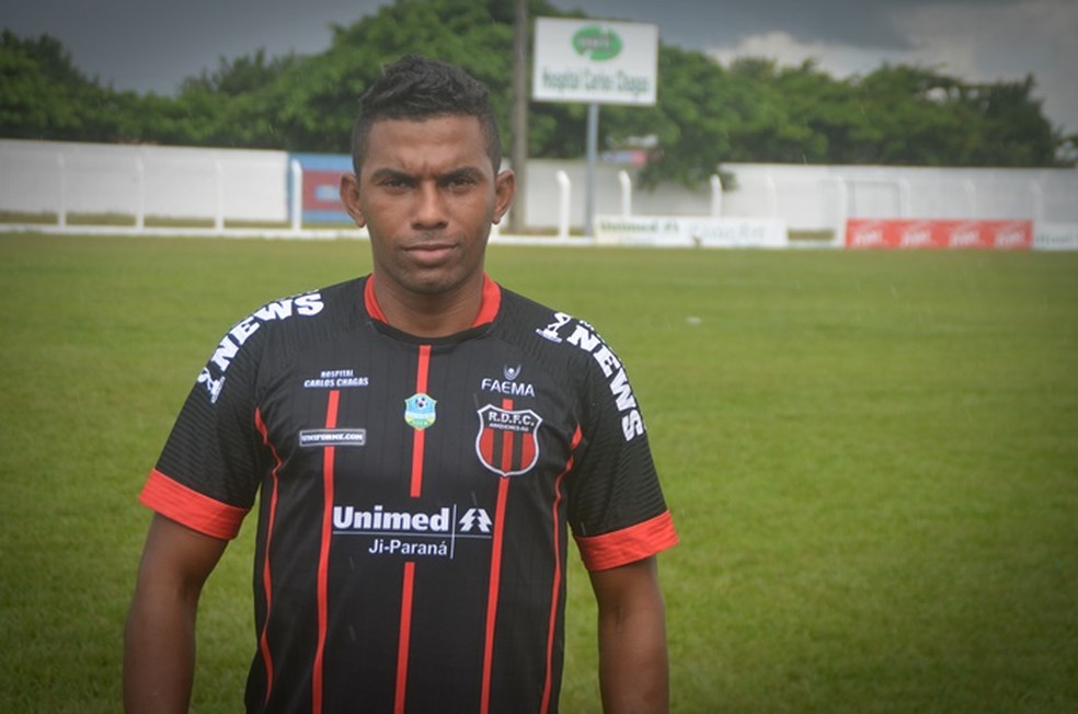 Nos minutos de acr&eacute;scimo do segundo tempo, Leleco virou o jogo em favor do Furac&atilde;o   (Foto: jeferson )